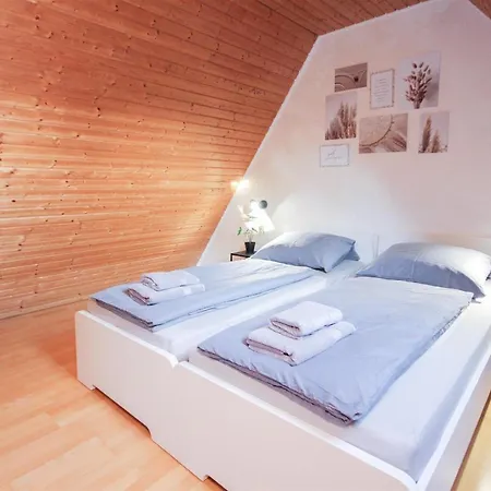 Alfa Stuttgart 3Zi-Maisonette 6 Personen Zuffenhausen Nahe Porsche & Bosch L Wifi & Smarttv I 3Br 4 Beds I Kitchen I Bathroom & Wc Extérieur photo