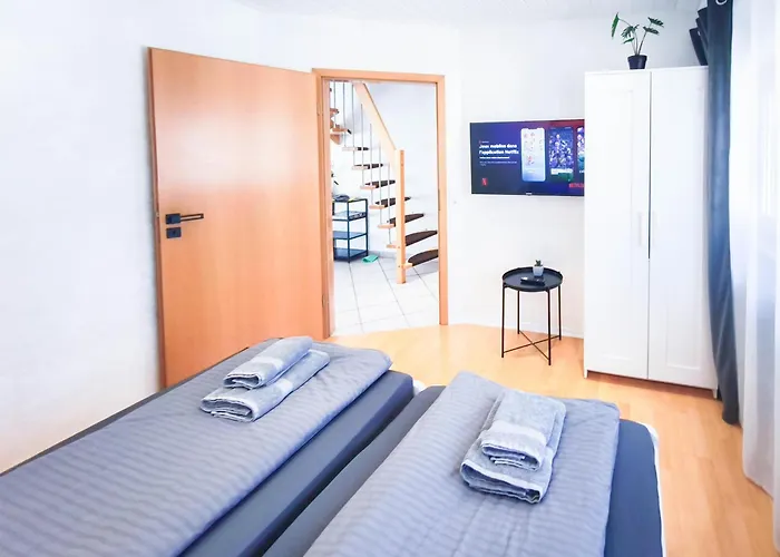 Alfa Stuttgart 3Zi-Maisonette 6 Personen Zuffenhausen Nahe Porsche & Bosch L Wifi & Smarttv I 3Br 4 Beds I Kitchen I Bathroom & Wc