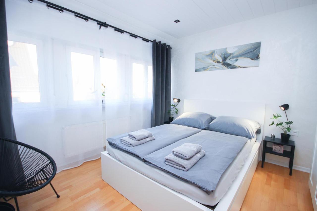Apartment Alfa 3zi-maisonette 6 Personen Zuffenhausen Nahe Porsche & Bosch L Wifi & Smarttv I 3br 4 Beds I Kitchen I Bathroom & Wc