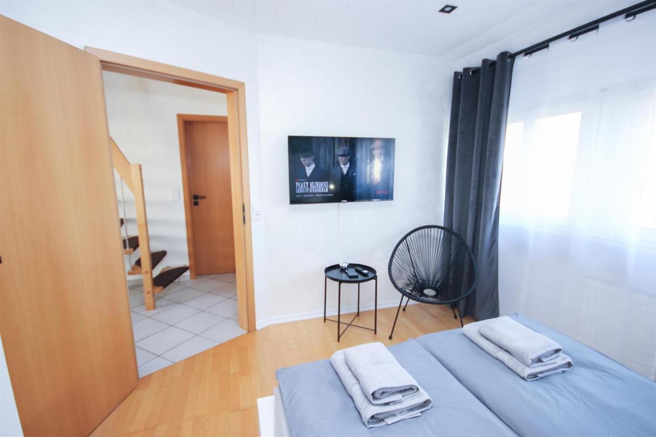 Alfa 3zi-maisonette 6 Personen Zuffenhausen Nahe Porsche & Bosch L Wifi & Smarttv I 3br 4 Beds I Kitchen I Bathroom & Wc *