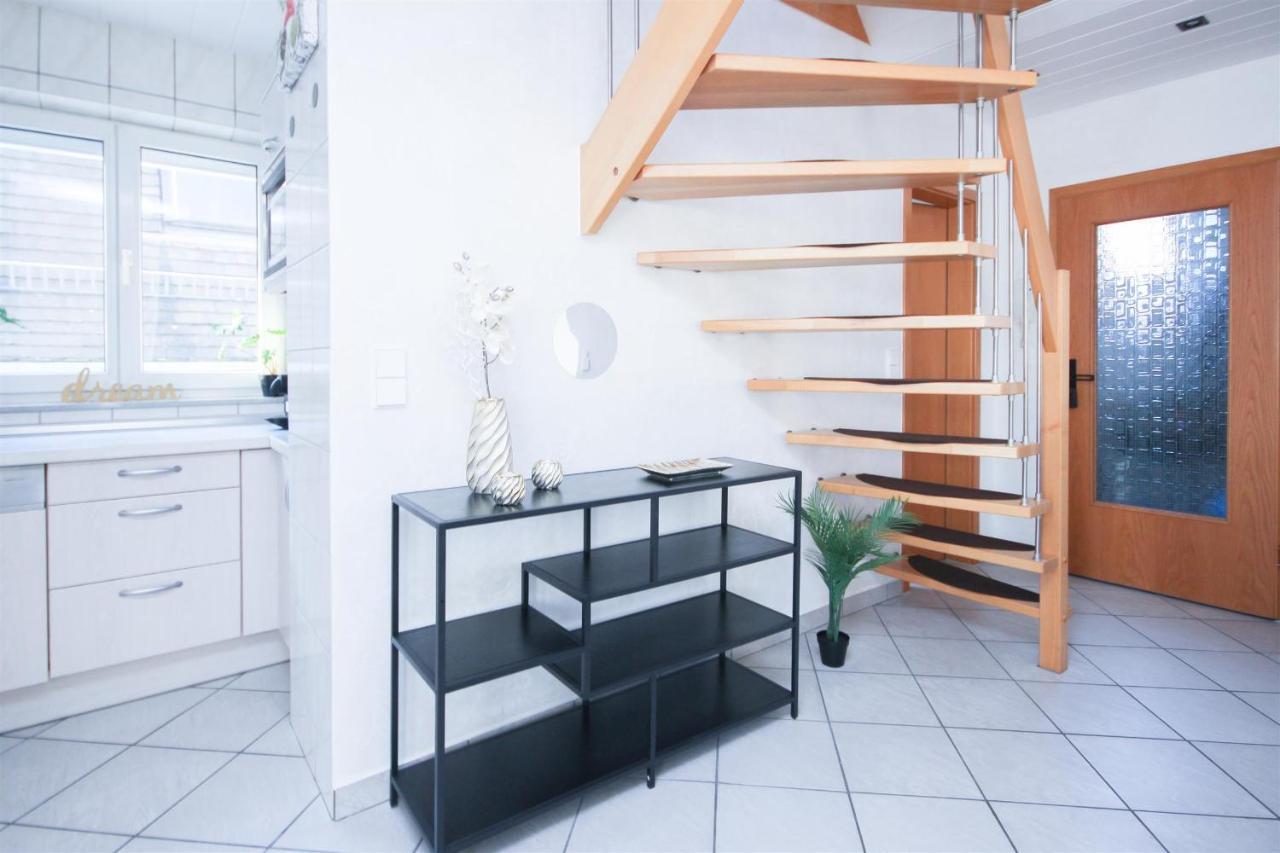 Alfa 3zi-maisonette 6 Personen Zuffenhausen Nahe Porsche & Bosch L Wifi & Smarttv I 3br 4 Beds I Kitchen I Bathroom & Wc Apartamento *