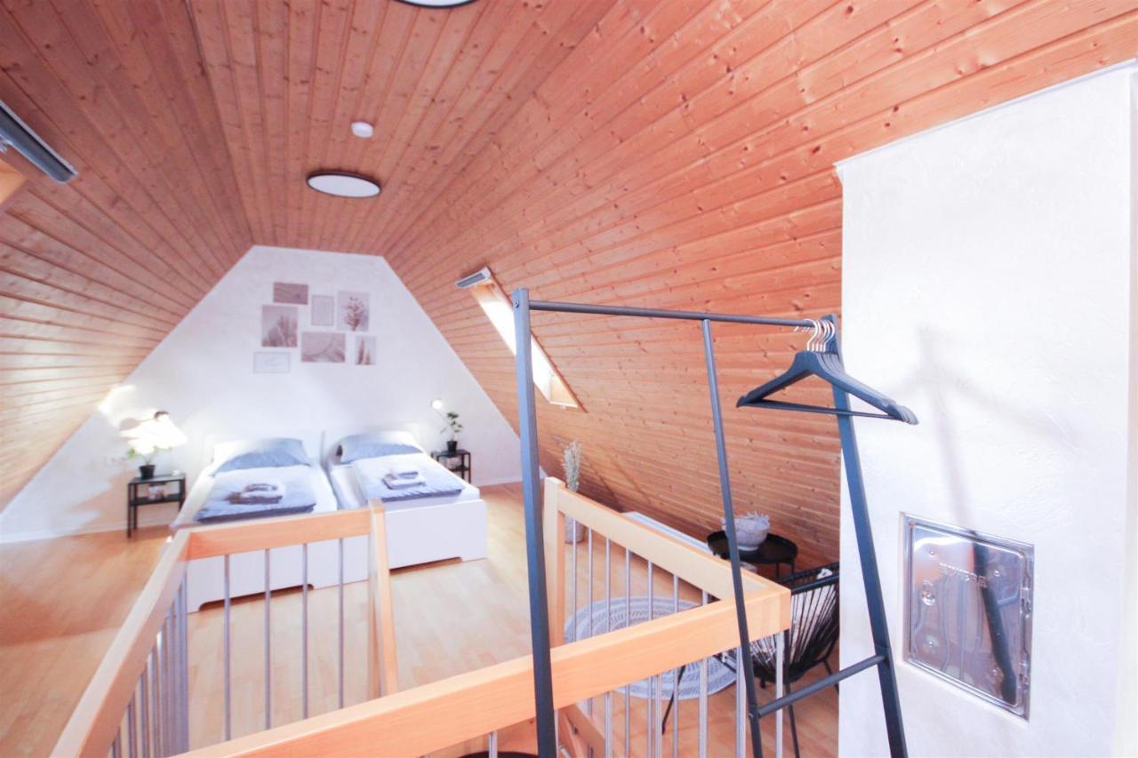 Apartamento Alfa 3zi-maisonette 6 Personen Zuffenhausen Nahe Porsche & Bosch L Wifi & Smarttv I 3br 4 Beds I Kitchen I Bathroom & Wc *