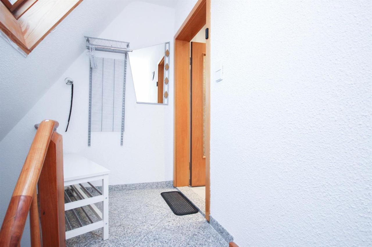 Apartment Alfa 3zi-maisonette 6 Personen Zuffenhausen Nahe Porsche & Bosch L Wifi & Smarttv I 3br 4 Beds I Kitchen I Bathroom & Wc Stuttgart