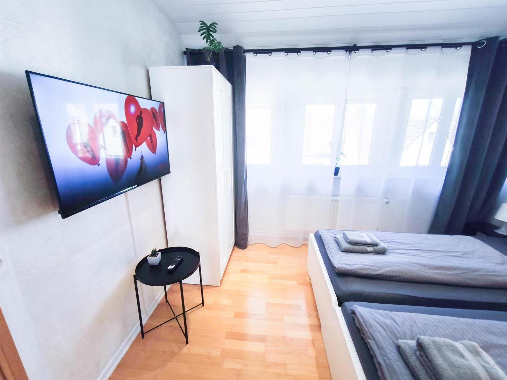 Alfa 3zi-maisonette 6 Personen Zuffenhausen Nahe Porsche & Bosch L Wifi & Smarttv I 3br 4 Beds I Kitchen I Bathroom & Wc *