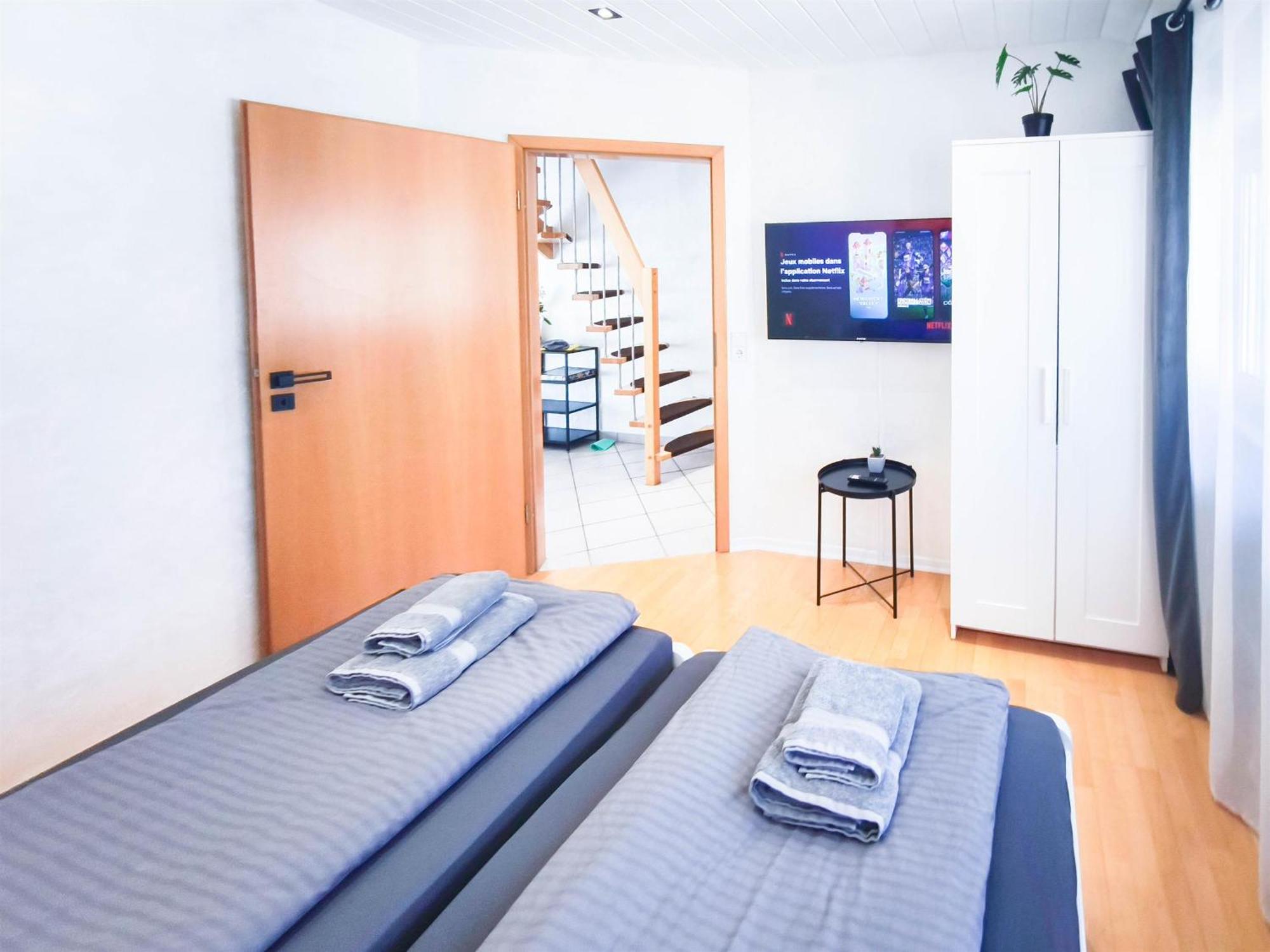 Apartment Alfa 3zi-maisonette 6 Personen Zuffenhausen Nahe Porsche & Bosch L Wifi & Smarttv I 3br 4 Beds I Kitchen I Bathroom & Wc