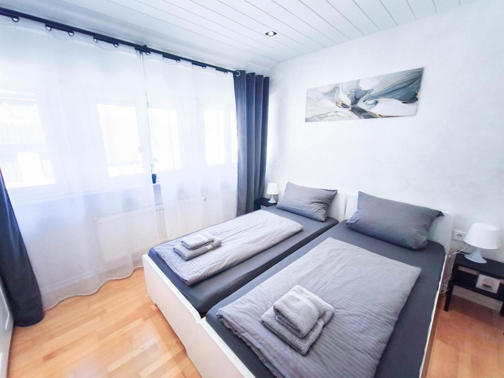 Apartment Alfa 3zi-maisonette 6 Personen Zuffenhausen Nahe Porsche & Bosch L Wifi & Smarttv I 3br 4 Beds I Kitchen I Bathroom & Wc Stuttgart